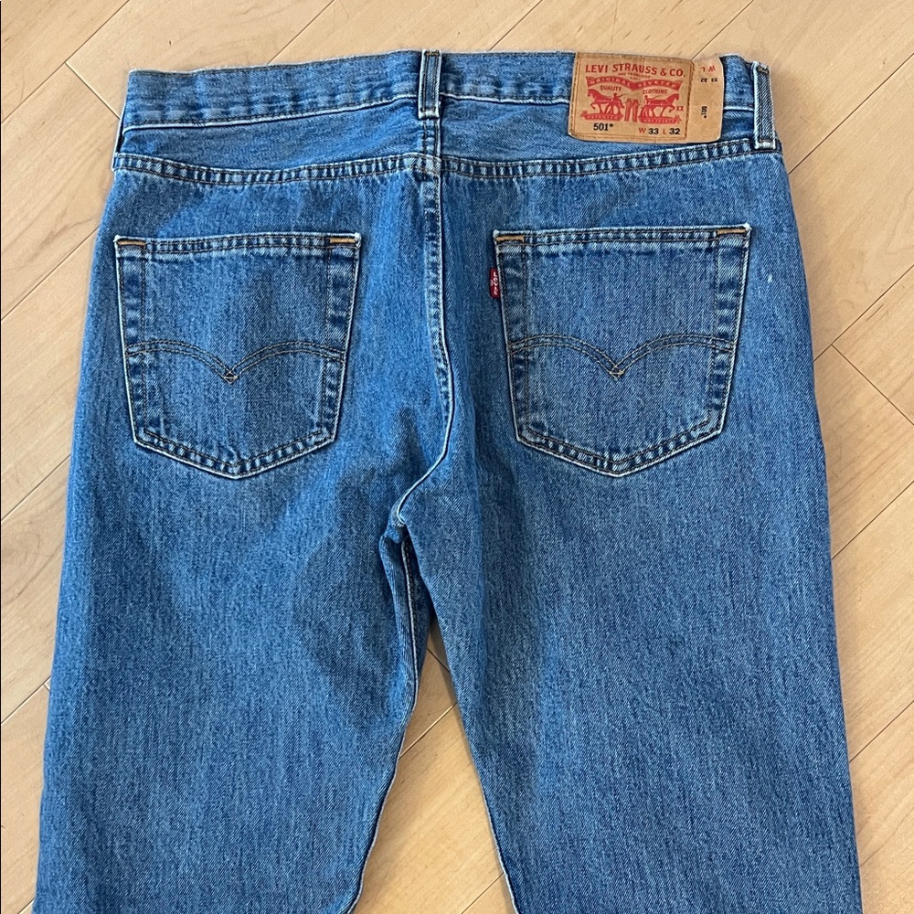 Levi's Classic Straight Denim Jeans - Picture 11 of 14
